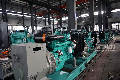 發(fā)動(dòng)機(jī)機(jī)油桶CF-4、15W-40分別是指什么