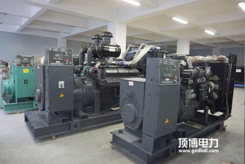 為什么大功率柴油發(fā)電機組選擇并聯(lián)？并聯(lián)有什么優(yōu)點