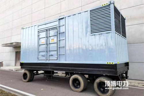 防雨四輪拖車(chē)式150kw移動(dòng)柴油發(fā)電機(jī)組